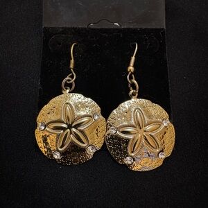 ✨🏝️✨Elegant Silver Sand Dollar Earrings✨🏝️✨